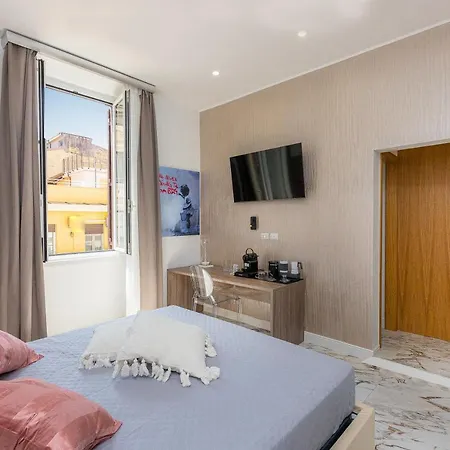 Kosmo Luxury בית הארחה