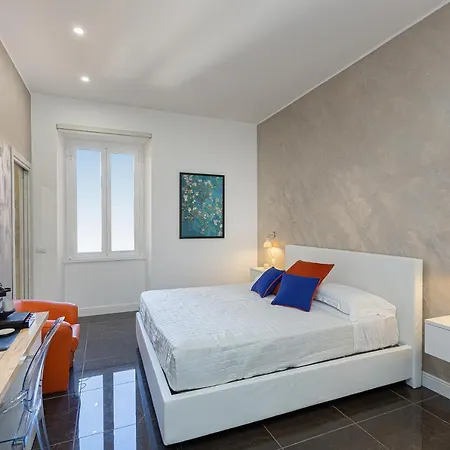 Kosmo Luxury בית הארחה