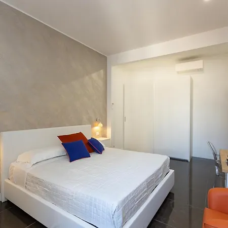 Kosmo Luxury בית הארחה 4*