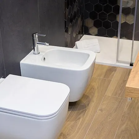 Kosmo Luxury בית הארחה