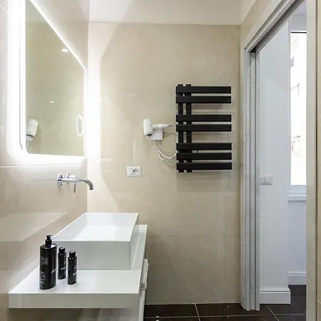 Kosmo Luxury בית הארחה