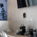 Kosmo Luxury בית הארחה